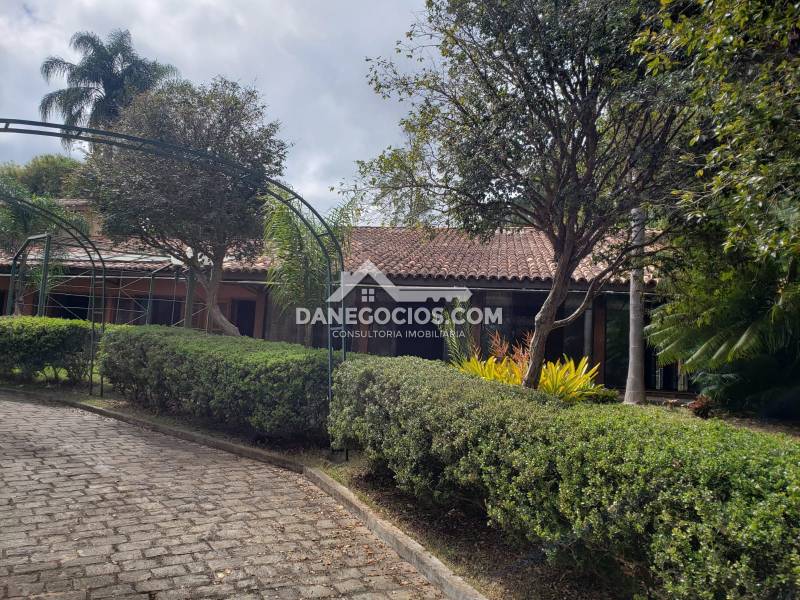 Casa em Condomínio à venda na Rua SibipirunaSanta Inês - 999-104533-11.jpg